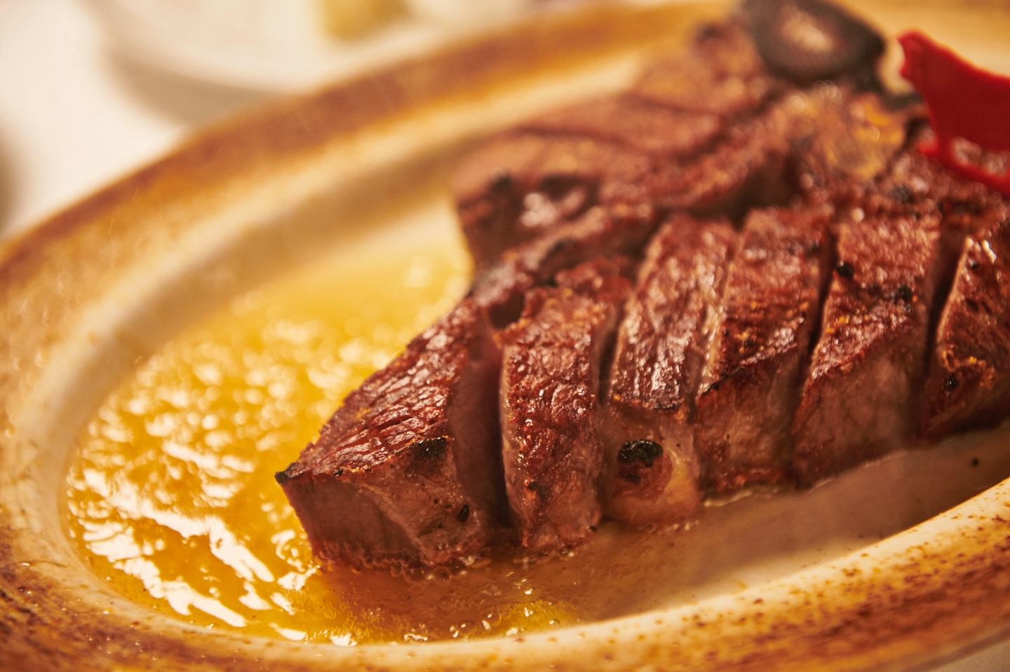 ウルフギャングを象徴するTボーンステーキ。